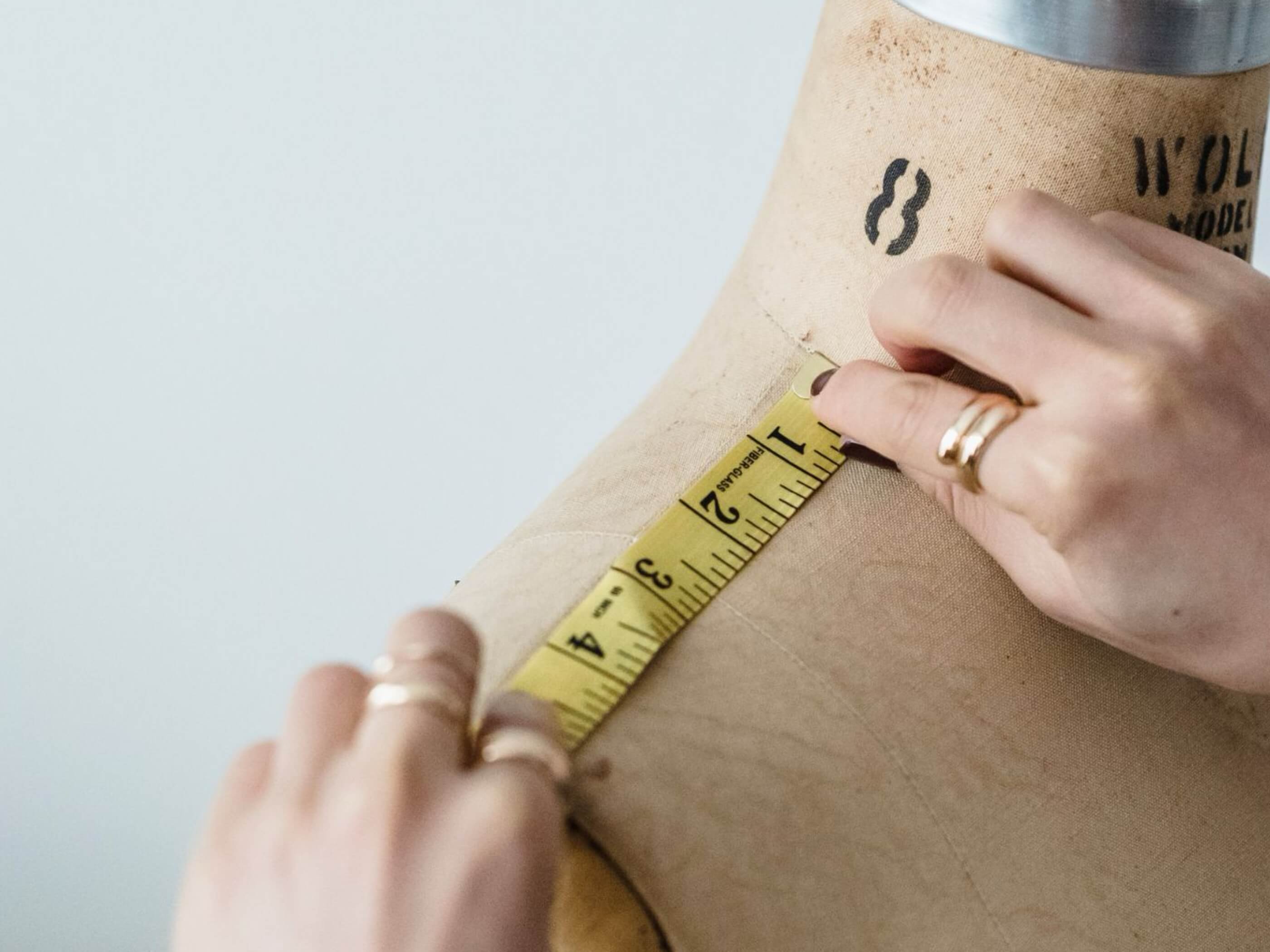 Wie man eine Strickanleitung an den eigenen Körper anpasst: Ein kleiner Leitfaden