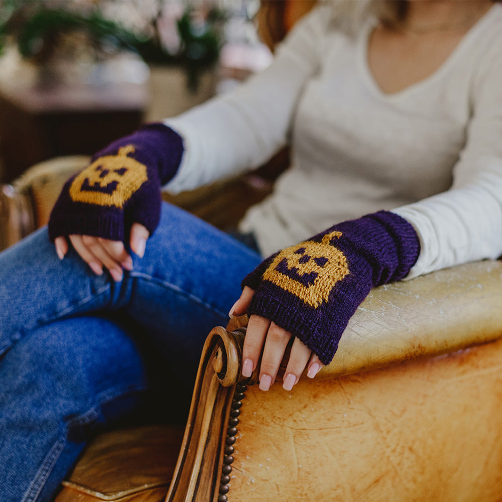 PATTERN | PUMKY HALLOWEEN MITTS