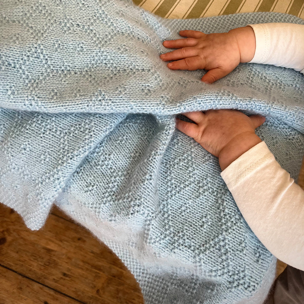 PATTERN | LITTLE DIAMONDS BLANKET